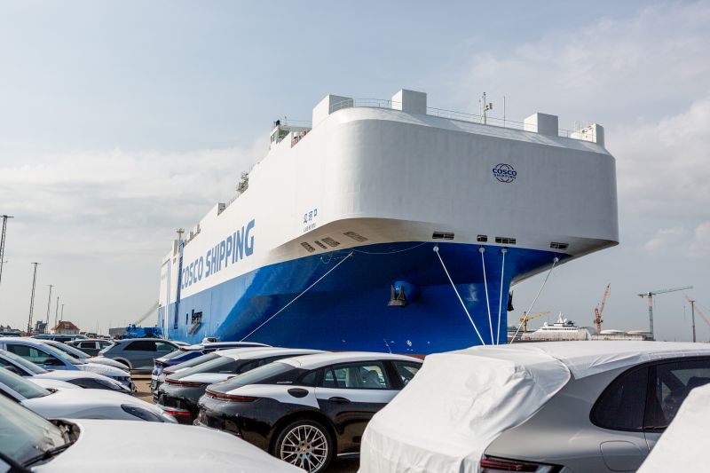 BLG LOGISTICS, COSCO SHIPPING CAR CARRIERS, BLG AutoTerminal Bremerhaven (ATB), Umschlagshafen, Automobil-Logistik, Kontraktlogistik, Lagerlogistik, Warehousing, High & Heavy Gütern